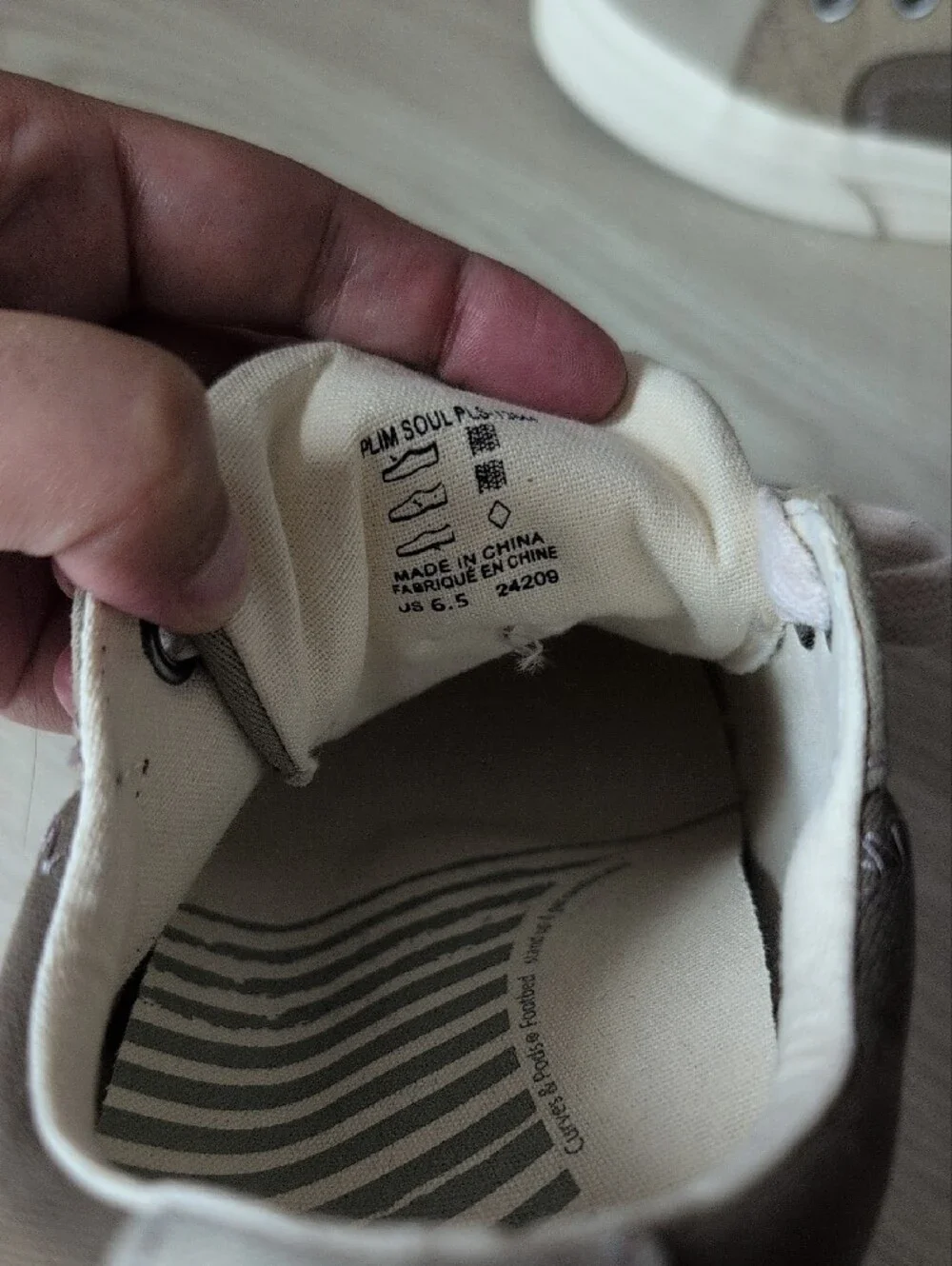 Taos Footwear casual low